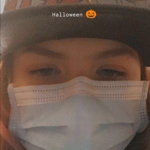 Meet your Posher, Danika